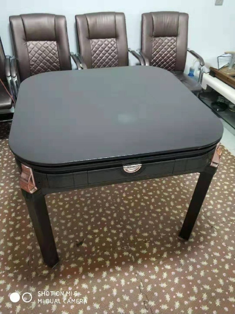 麻将桌
